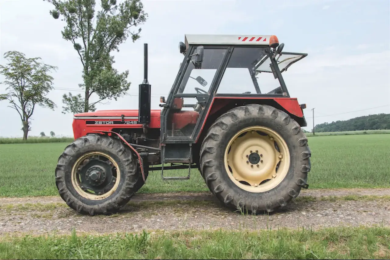 Zdjęcie Zetor 6945: Jakie są dane techniczne i specyfikacje modelu?