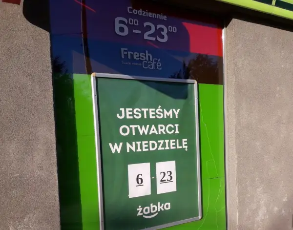 Żabka – Godziny otwarcia w niedzielę: Kiedy są otwarte?